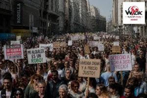 أزمة السكن في إسبانيا.. مسنّة أُخرجت على نقالة تشعل الشوارع